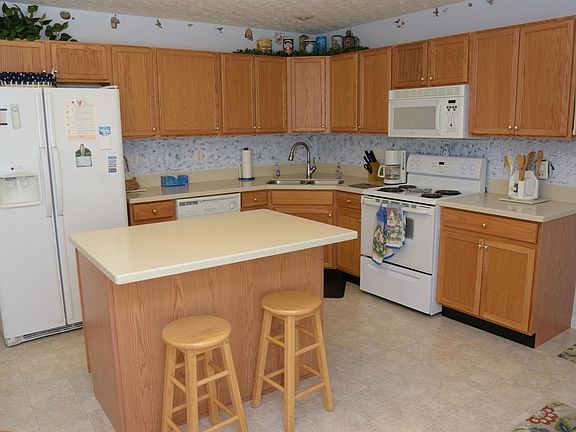 4th image of 11009 Pelphry Ln