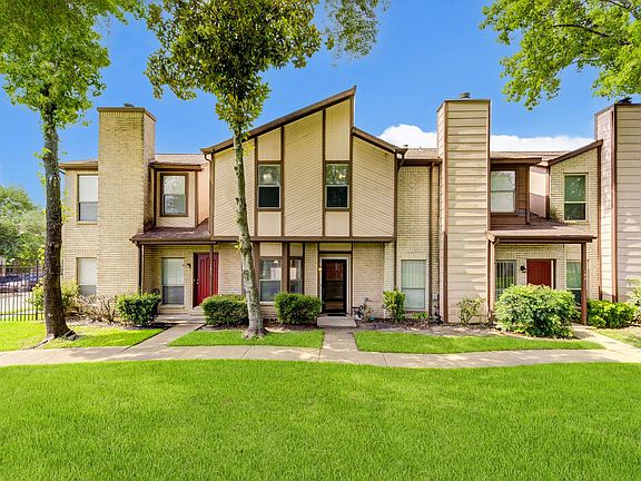 2nd image of 12500 Brookglade Cir Unit 181