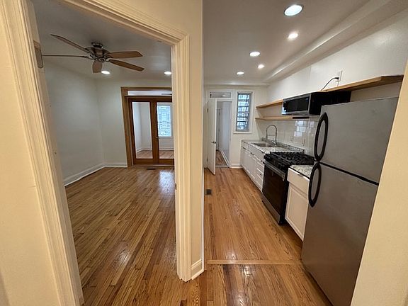 2nd image of 1008 18th St NE APT 1