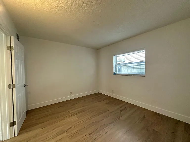 3616-3660 NE 11th Ave — Photo 11