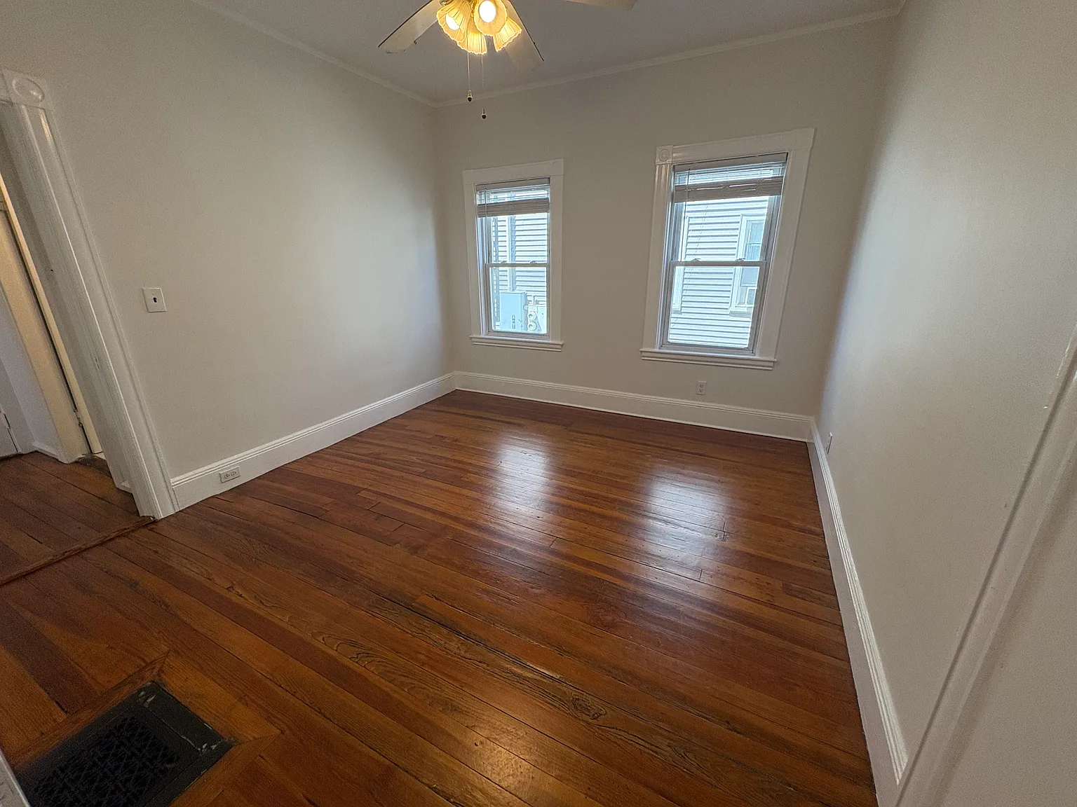 3 bed, 1150 sqft, $3,350 — Photo 4