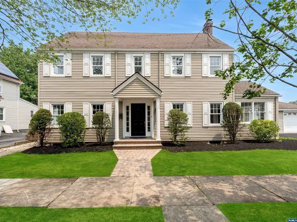 18 Boyle Ave, Totowa, NJ 07512