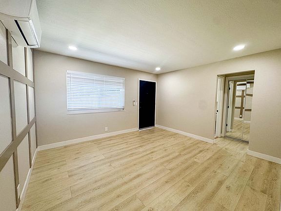 4th image of 670 N 4th St APT 3
