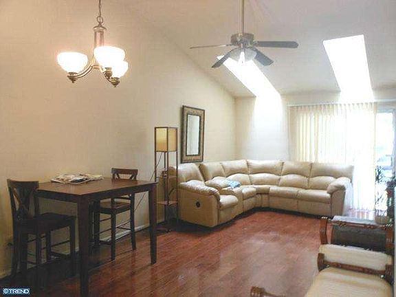 2nd image of 4211 Chatham Cir