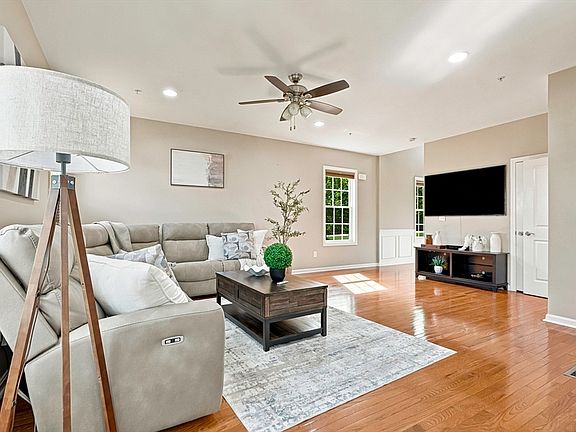 3rd image of 39 Frostpane Ln #39