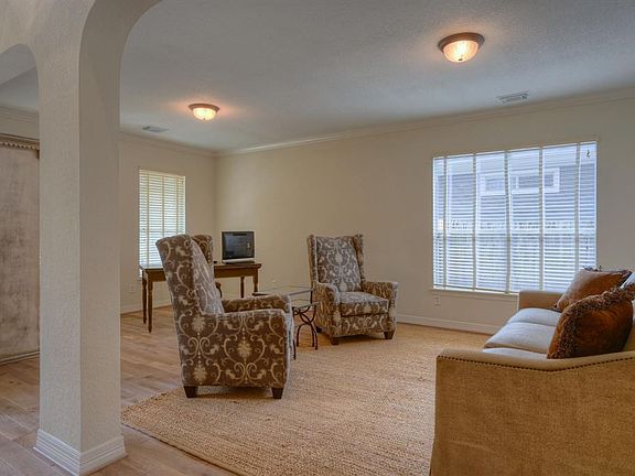 4th image of 12927 Oakwood Manor Dr
