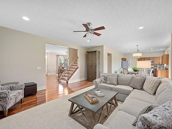 4th image of 5375 Autumn Oak Dr