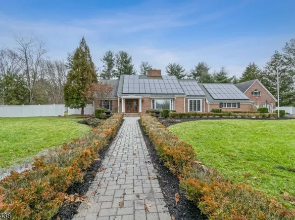 2 E Acres Dr, Hopewell Twp., NJ 08534