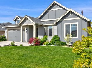 110 N Zeus St, Moxee, WA 98936