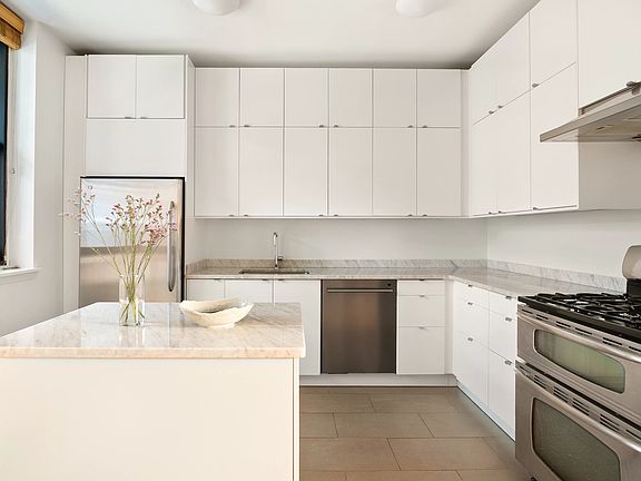 5th image of 250 Mercer St APT A304