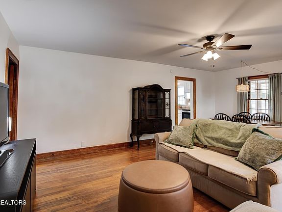 5th image of 167 College St S