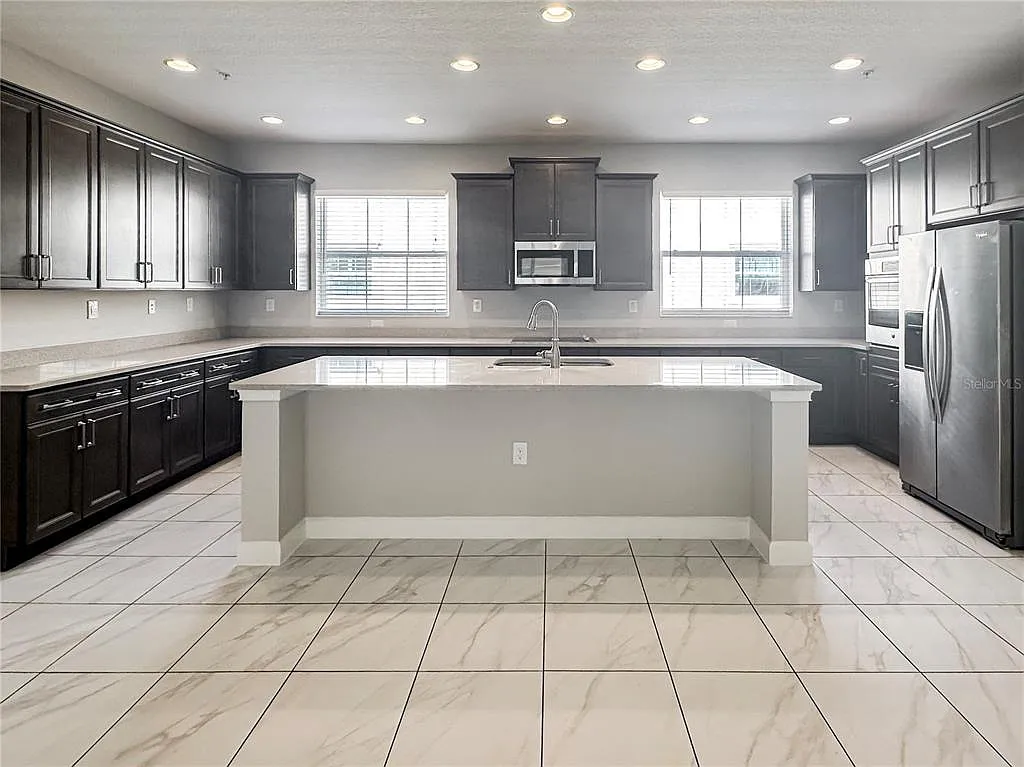 3 bed, 3.5 bath, 2187 sqft, $3,100 — Photo 4