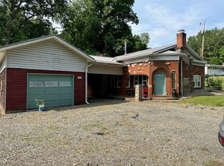 6288 Echo Lake Rd NE, New Philadelphia, OH 44663