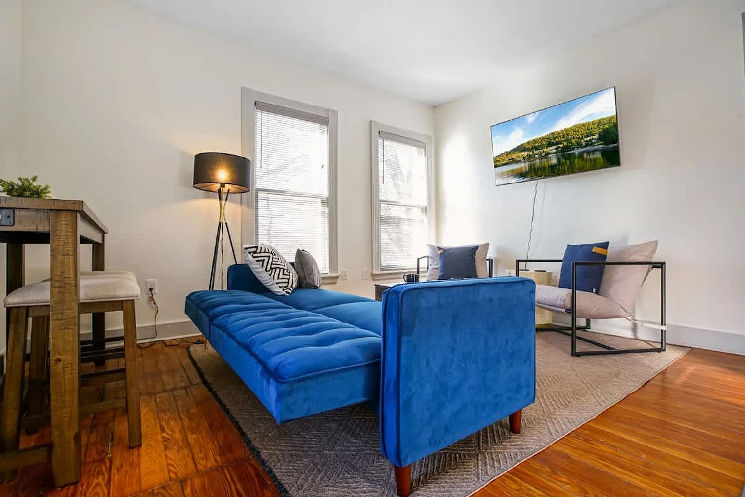 1 bed, 1.0 bath, 699 sqft, $1,752 — Photo 1