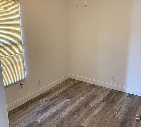 3rd image of 805 20th St #M