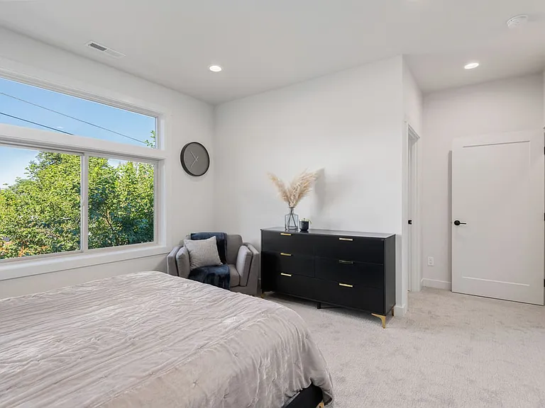 Hidden Hills Condominiums — Photo 25