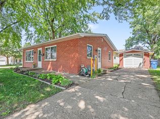 914 W 5th St, Pella, IA 50219