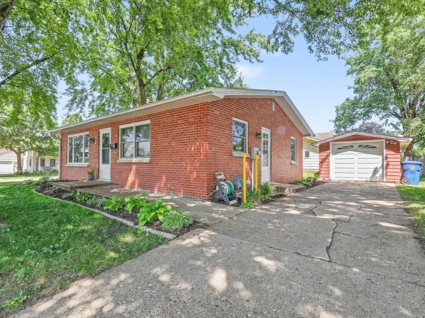 914 W 5th St, Pella, IA 50219