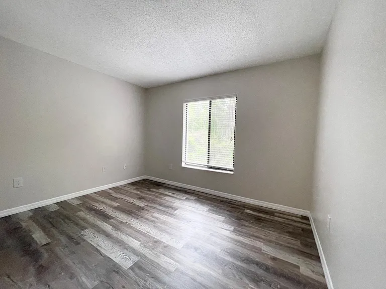 1182 Pine Ridge Cir W — Photo 8