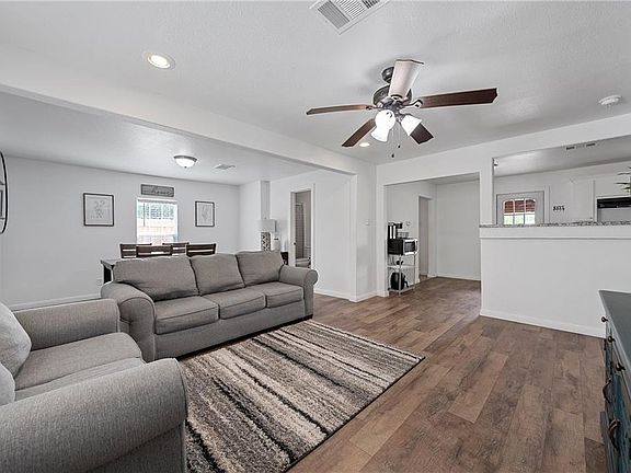 3rd image of 4510 Bagby Ave