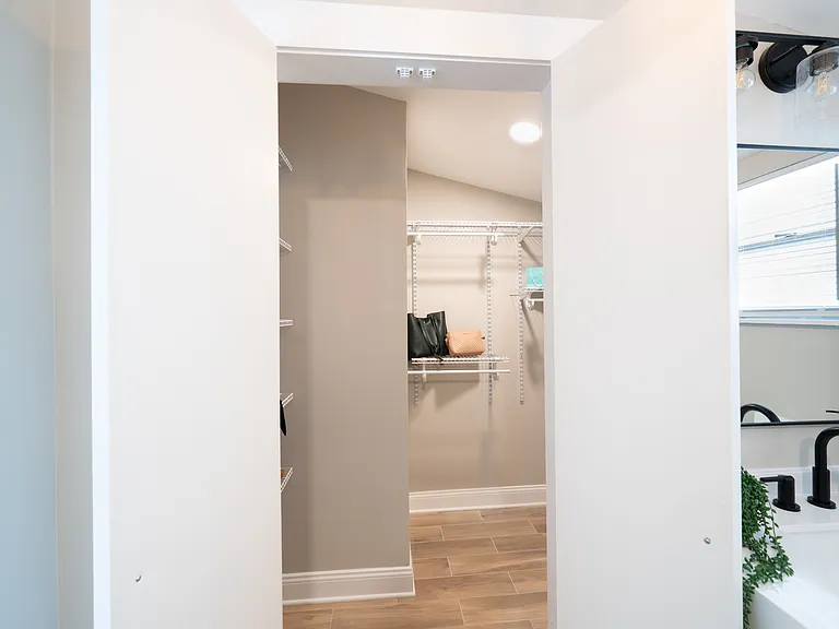 315 E Ford St — Photo 20
