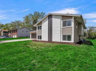 2826 71st St, Woodridge, IL 60517