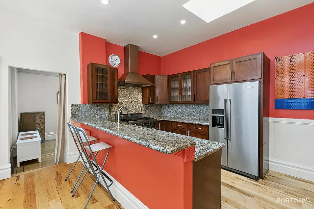 Gorgeous Top Floor Apt! Partially furnished or unfurnished — Photo 4