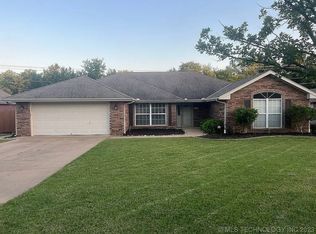 4859 Fairview Rd, Bartlesville, OK 74006