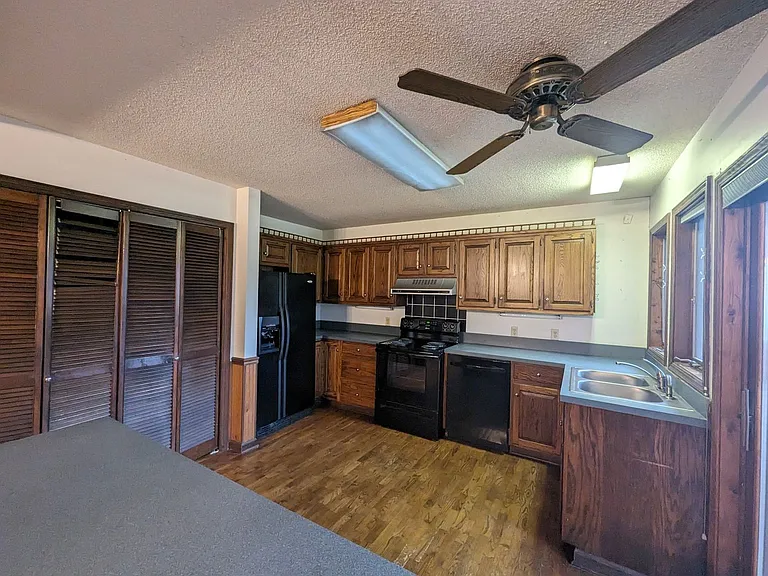 165 Sunnyside Dr — Photo 5