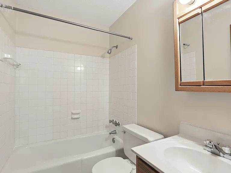 Forest Park Apartments — Photo 15