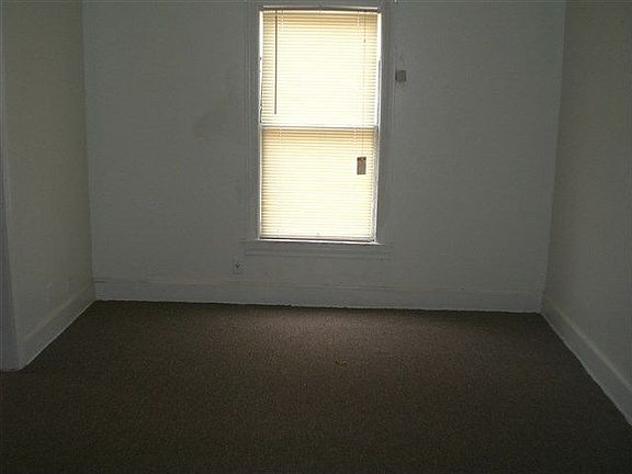 3rd image of 1950 Prairie St