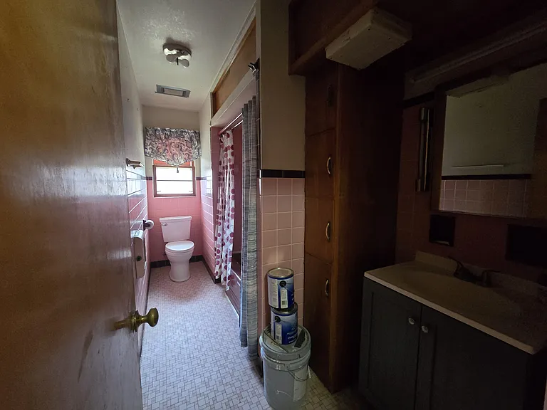 535 E 43rd Ave — Photo 15