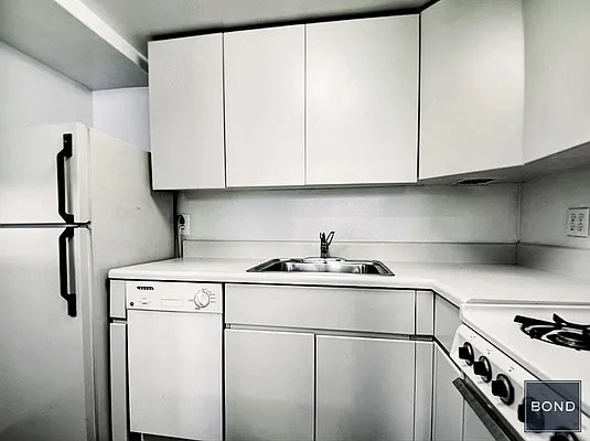 Rented by Bond New York | media 28