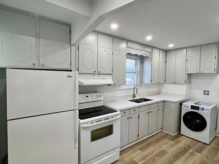 354 Kane Ave #UPPER — Photo 6