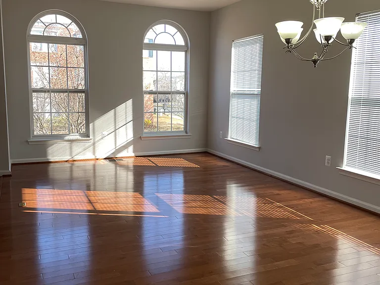 1602 Wilcox Ave — Photo 2