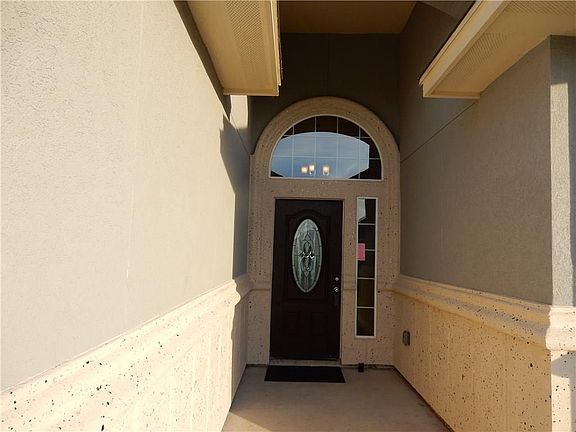 5th image of 2330 Vaughan Ave