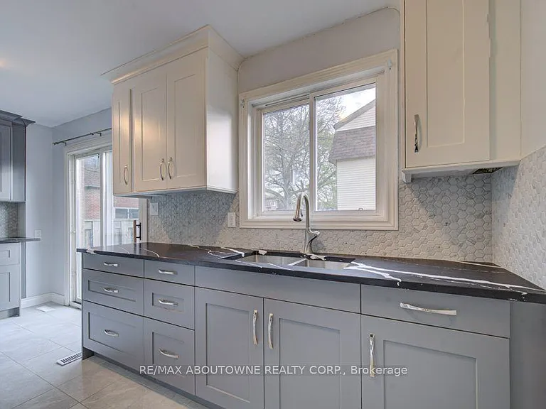 30 Heslop Rd #16 — Photo 5
