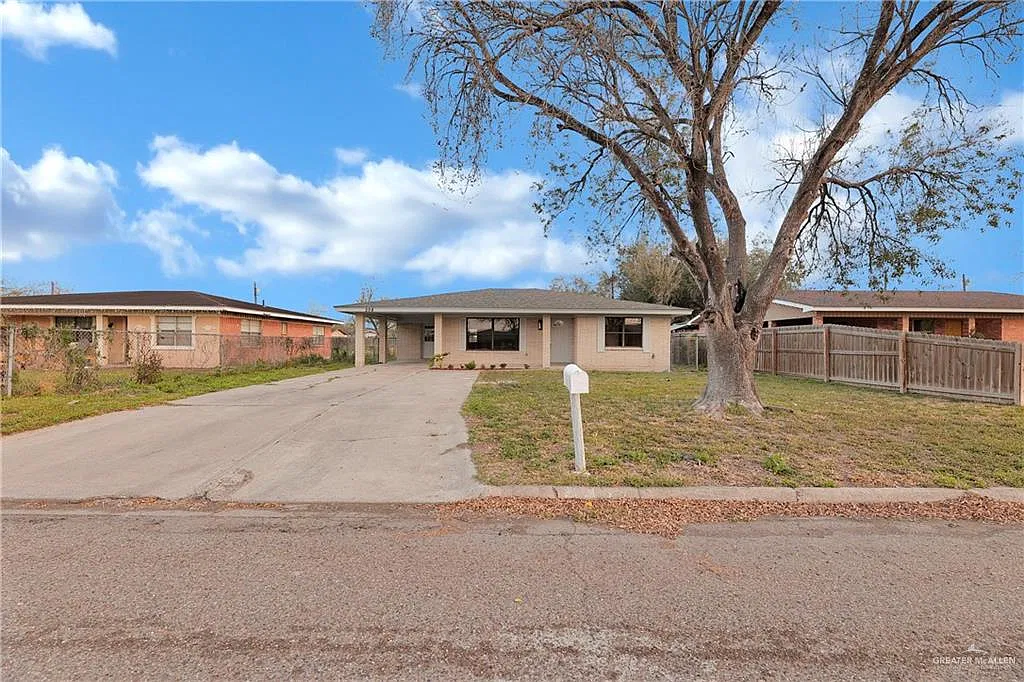 3 bed, 2.0 bath, 1273 sqft, $1,700 — Photo 3