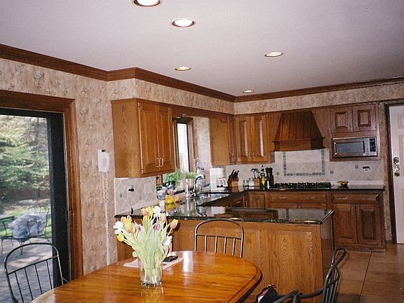 4th image of 42 Briarwood Pl
