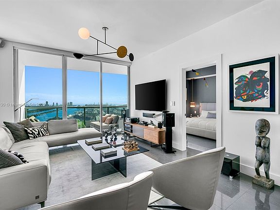2nd image of 900 Biscayne Blvd APT 4603