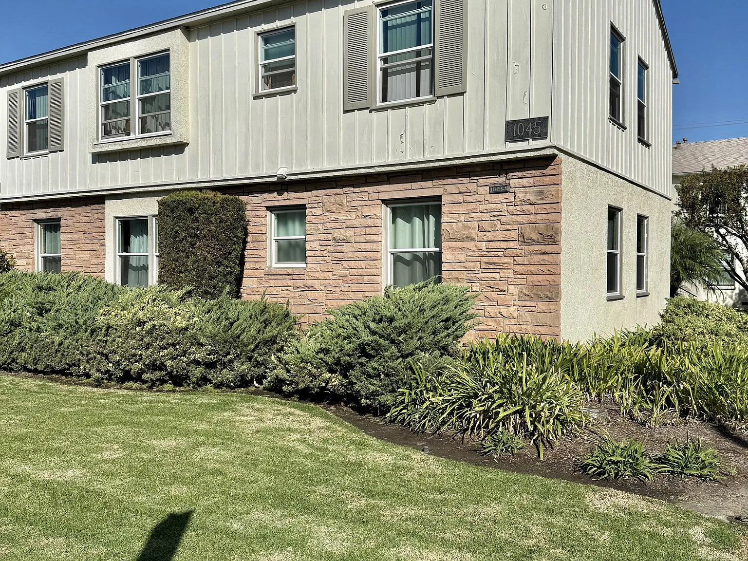 2 bed, $2,650 — Photo 1