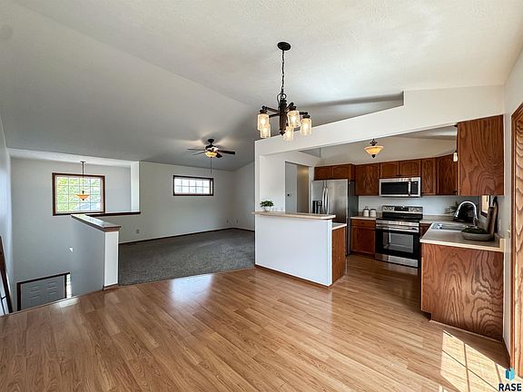 3rd image of 1419 N Conifer Pl