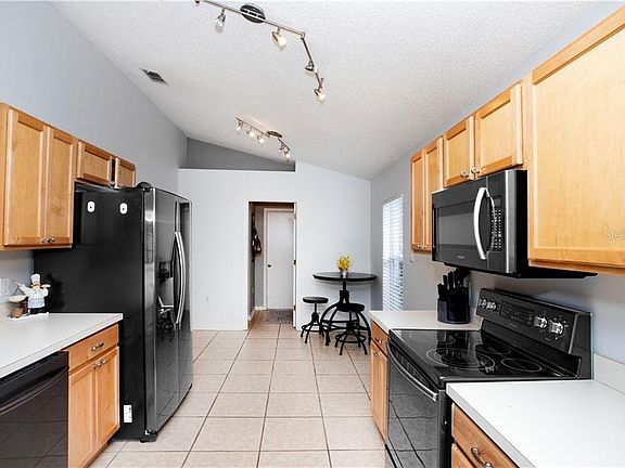 5th image of 6929 Crown Lake Dr