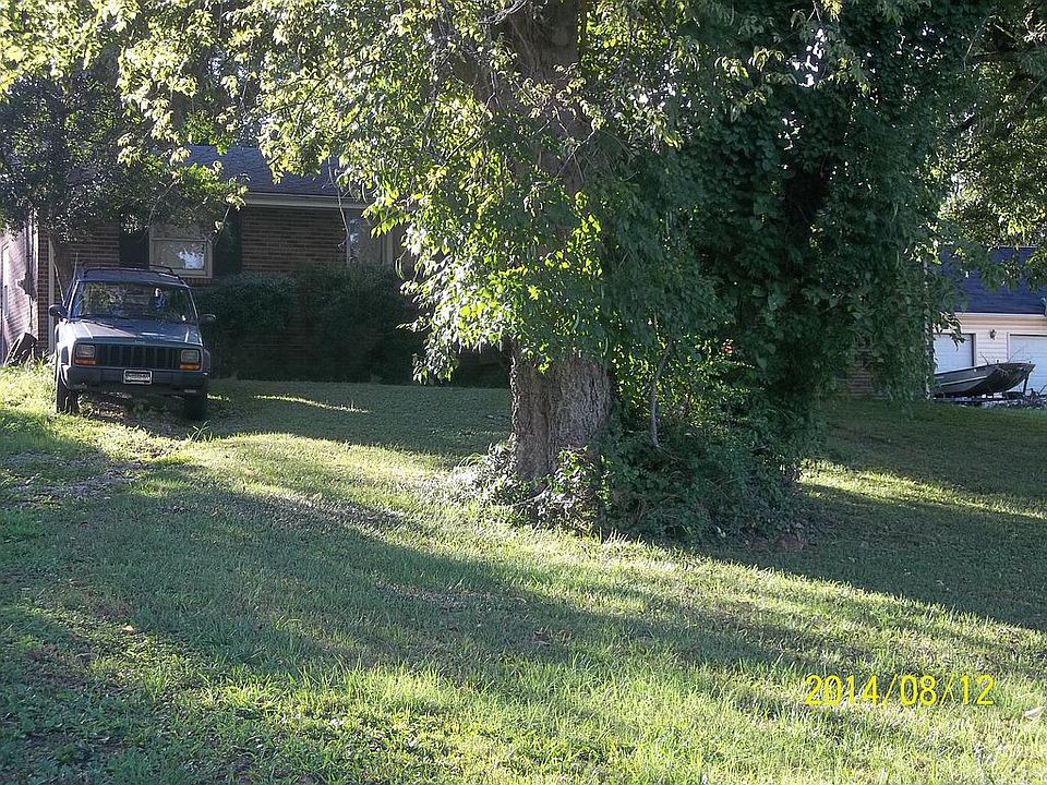 2nd image of 215 Riverwood Dr