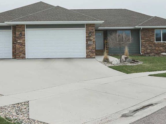 3rd image of 1509 W Creekside Cir