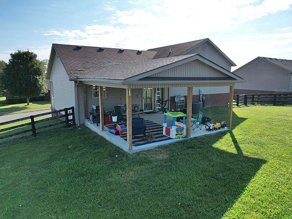 3rd image of 318 General Smith Dr