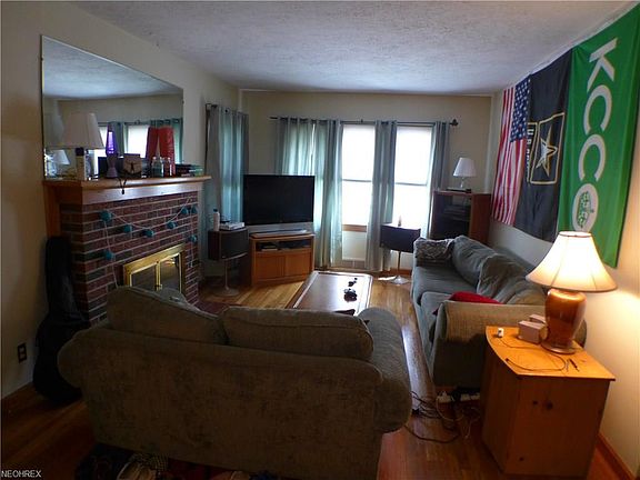 3rd image of 33 Leighton Ave