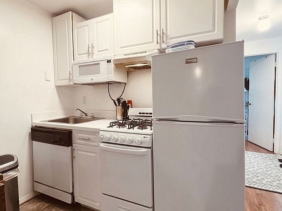2nd image of 1425 York Ave APT 8B