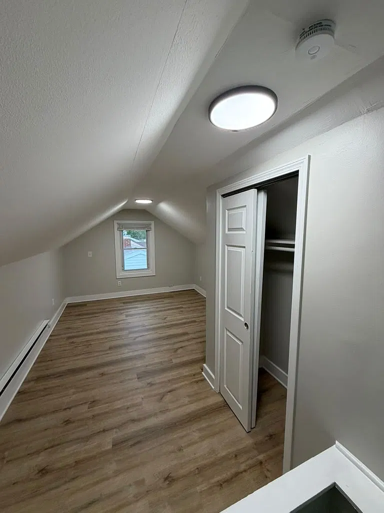 4 bed, 1299 sqft, $2,000 — Photo 4