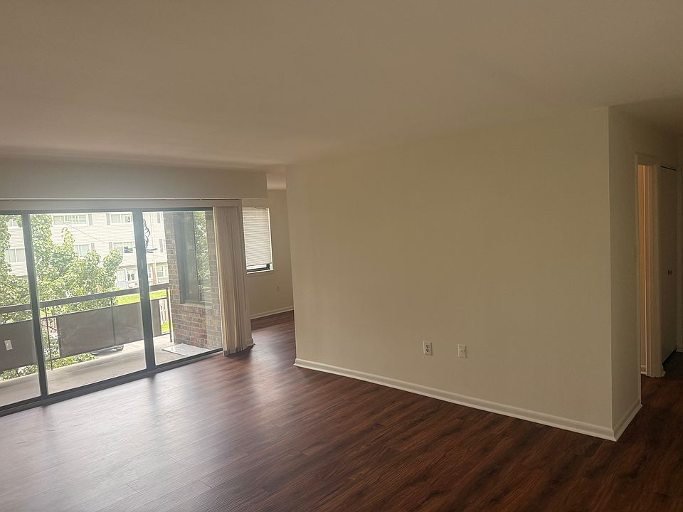 1st image of 2842 Dover Ln #304